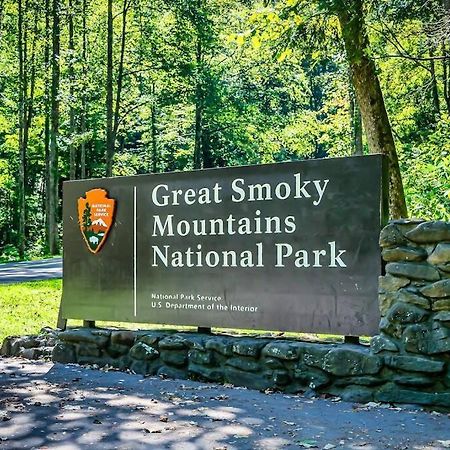 Cabin-N-Smokys! Indoor Resort Pool Views Hot Tub Game Room Sevierville Exterior foto