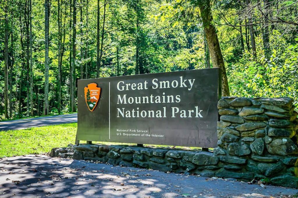 Cabin-N-Smokys! Indoor Resort Pool Views Hot Tub Game Room Sevierville Exterior foto